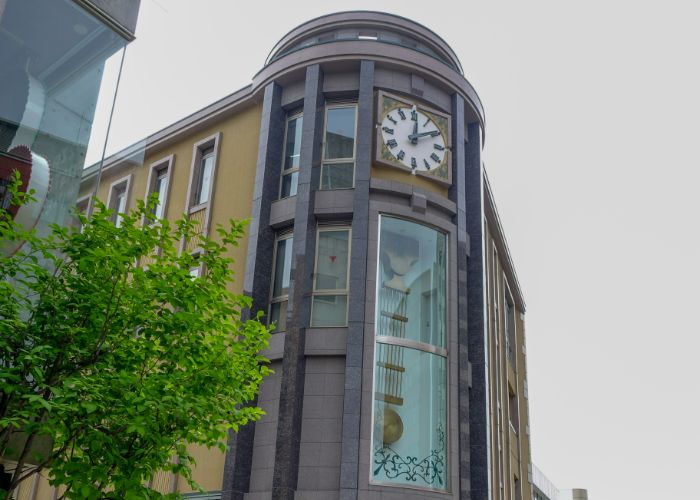 The largest grandfather clock in Japan displayed on the front of the Matsumoto Timepiece Museum